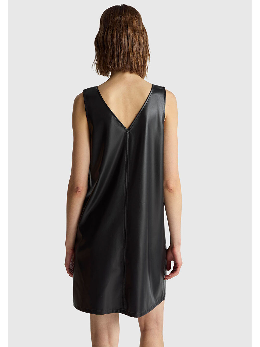 Kadın Siyah Önü ve Arkası V Yaka Eco Deri Elbise-2