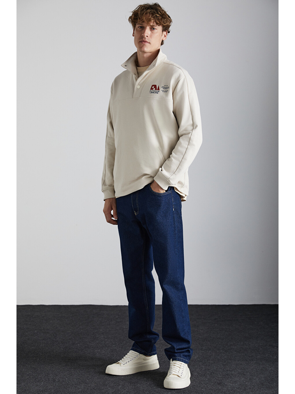 Galıcıa Erkek Diagonel Kumaşlı Dik Yakalı Çıtçıt Kapamalı Baskılı Bej Sweatshirt-3