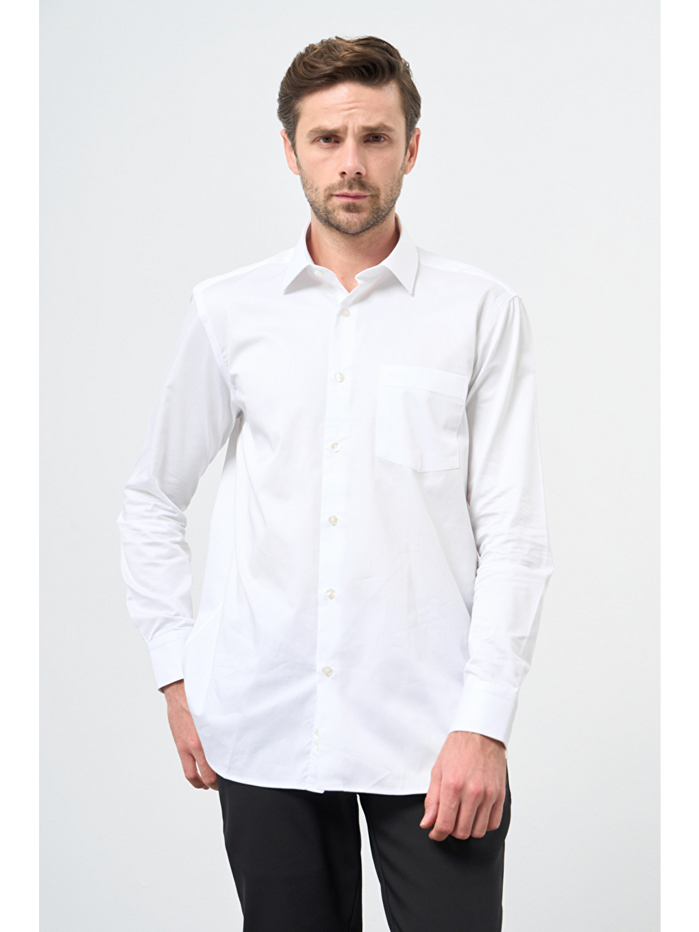 Beyaz Sert Yaka Cepli Comfort Fit Classic Pamuklu Gömlek 1004255323-2