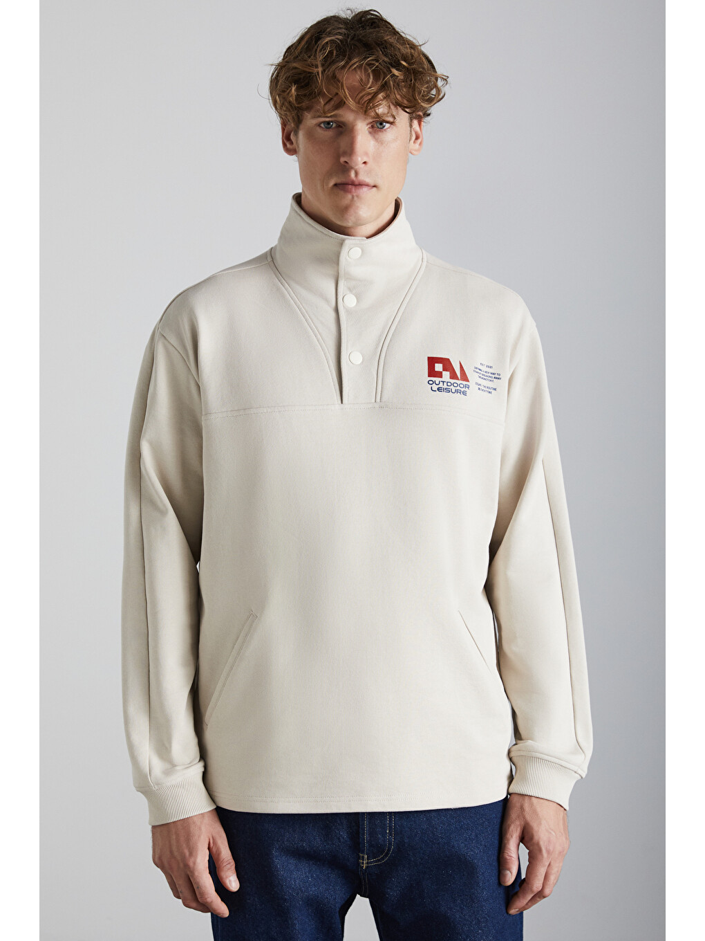 Galıcıa Erkek Diagonel Kumaşlı Dik Yakalı Çıtçıt Kapamalı Baskılı Bej Sweatshirt-5