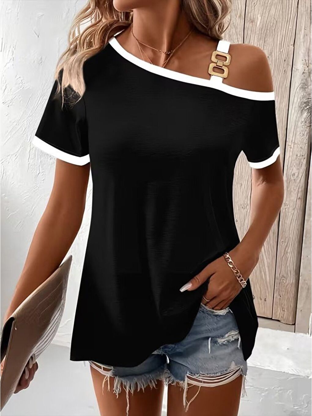 Siyah Kadın Kısa Kollu Tek Omuzu Açık Askı Toka Detaylı Viskon Bluz-2