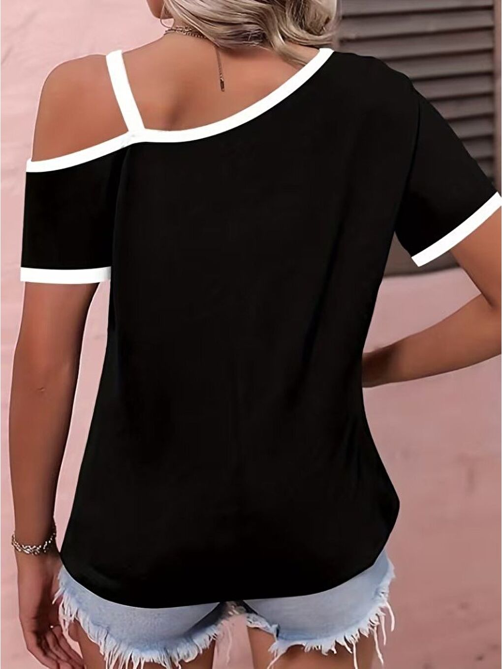 Siyah Kadın Kısa Kollu Tek Omuzu Açık Askı Toka Detaylı Viskon Bluz-3