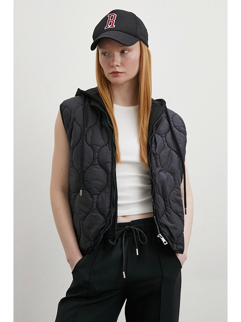 Kapüşonlu Kapitone Yelek Siyah-1