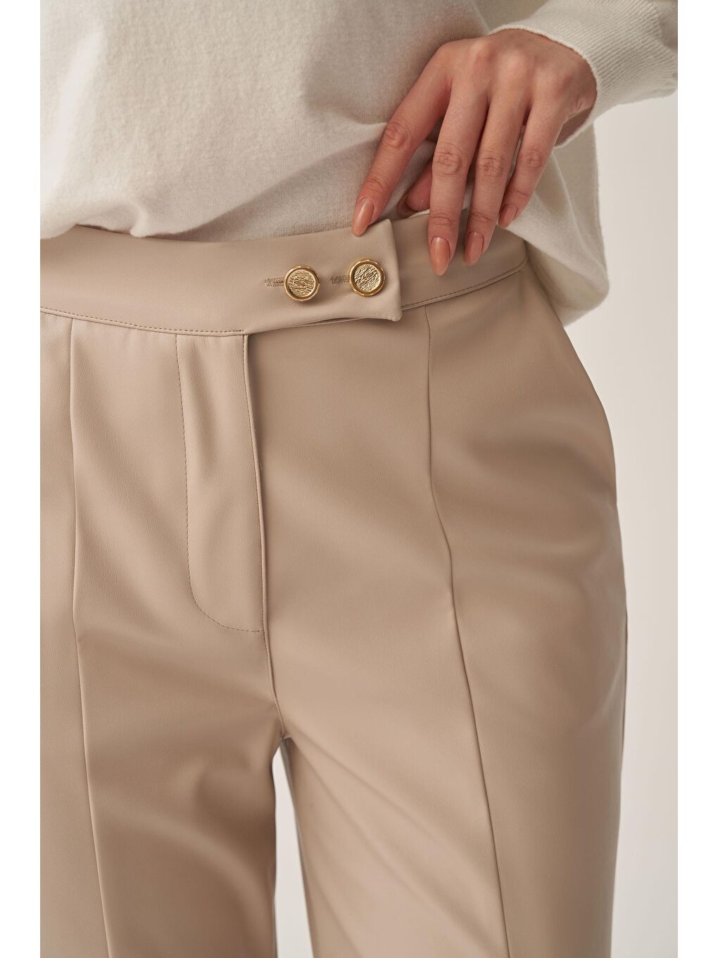 Bej -Gold Düğmeli Süet Deri Pantolon-5