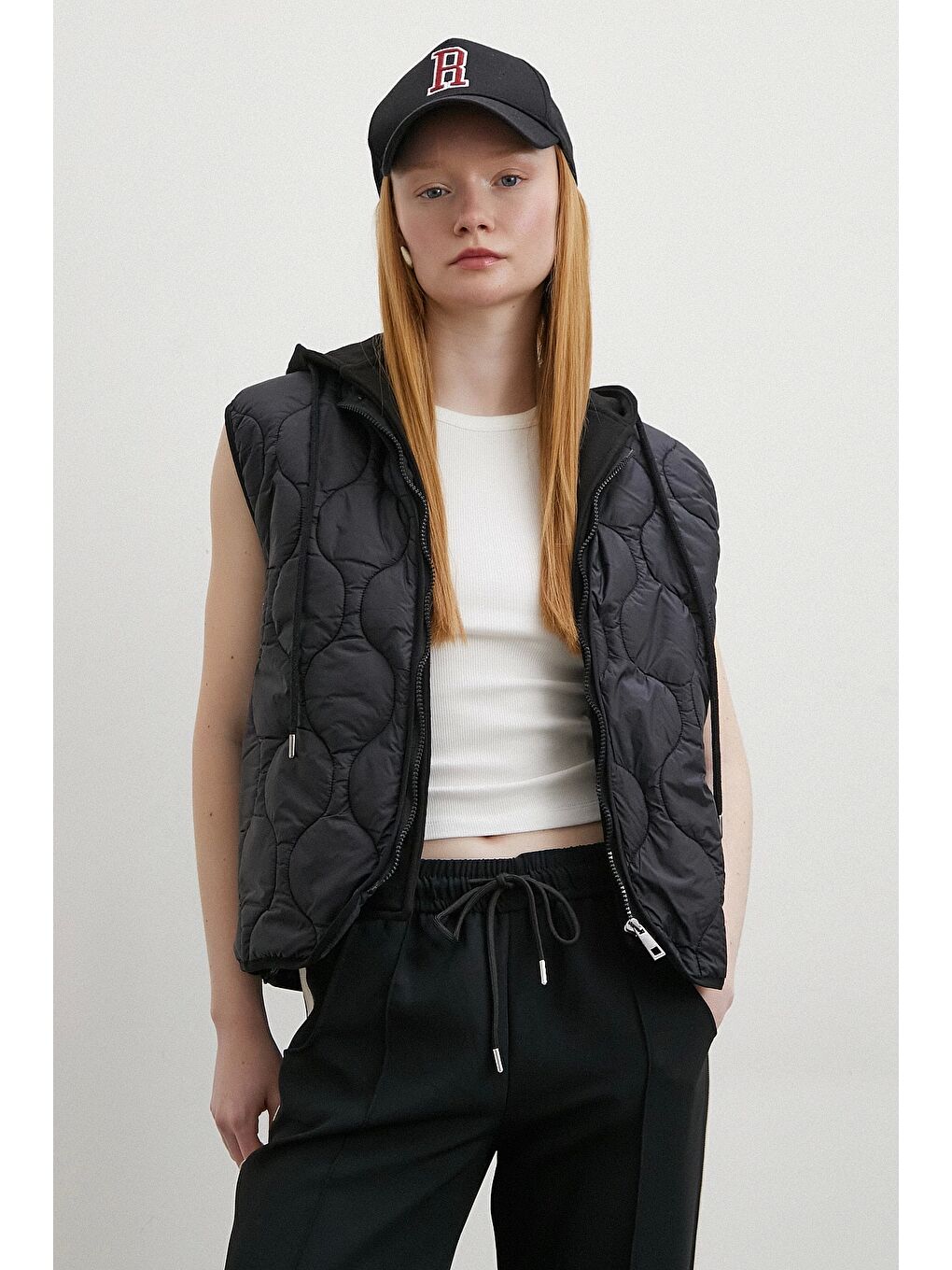 Kapüşonlu Kapitone Yelek Siyah-2