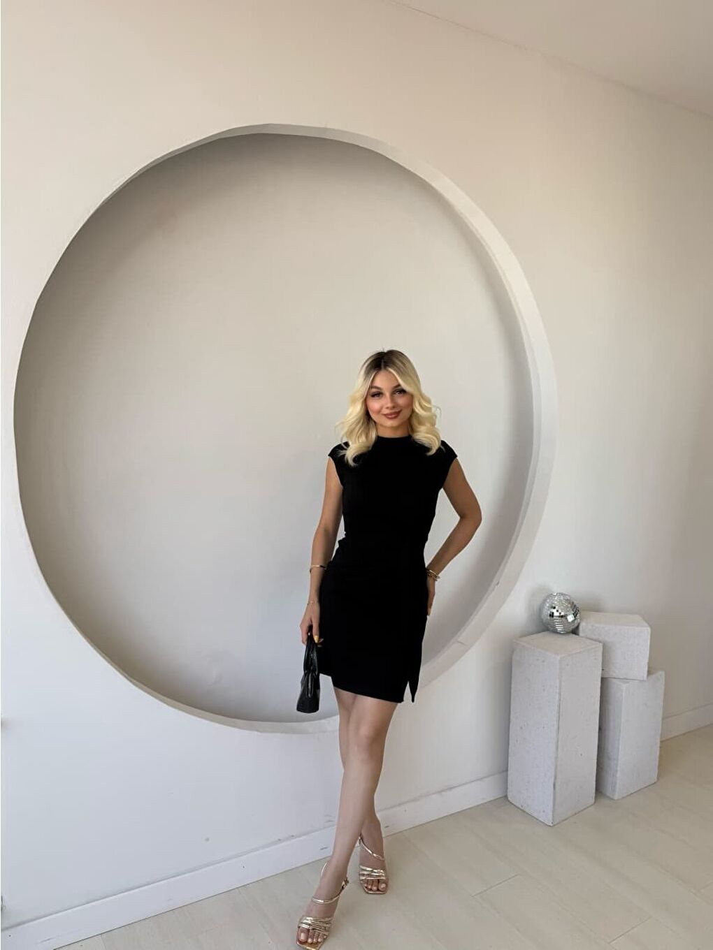 Siyah Kadın Kısa Kap Kollu Bisiklet Yaka Belden Bağlamalı Modal Mini Elbise-1