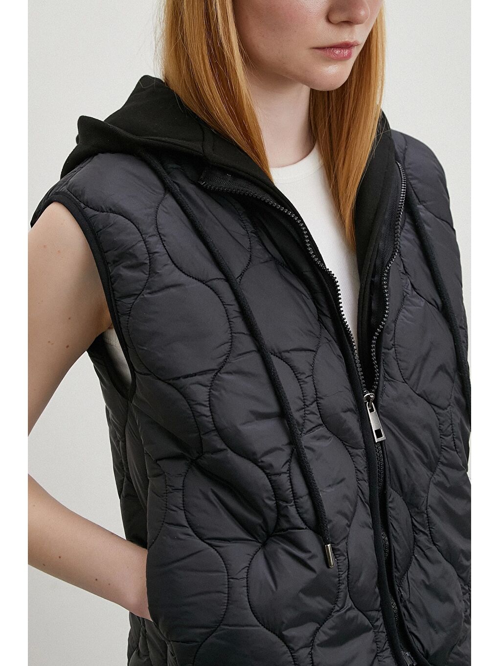 Kapüşonlu Kapitone Yelek Siyah-4