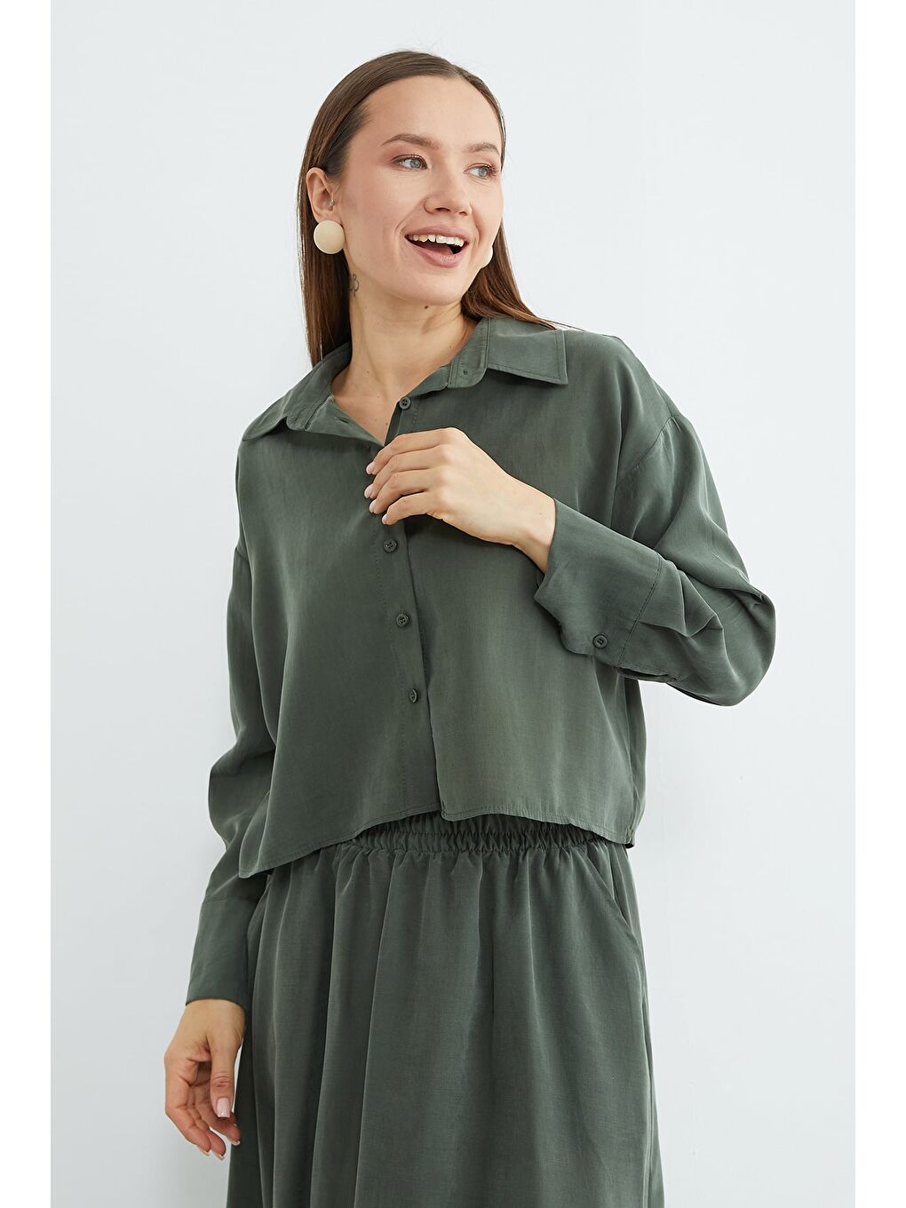 Haki Basic Düğmeli Salaş Crop Gömlek-2