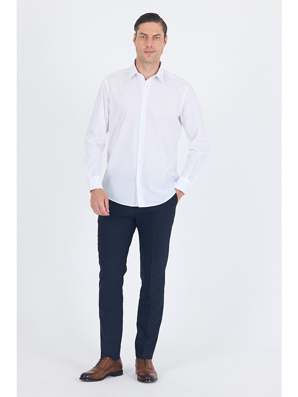 Beyaz Sert Yaka Uzun Kol Cepsiz Comfort Fit Pamuklu Gömlek 1004255287-1