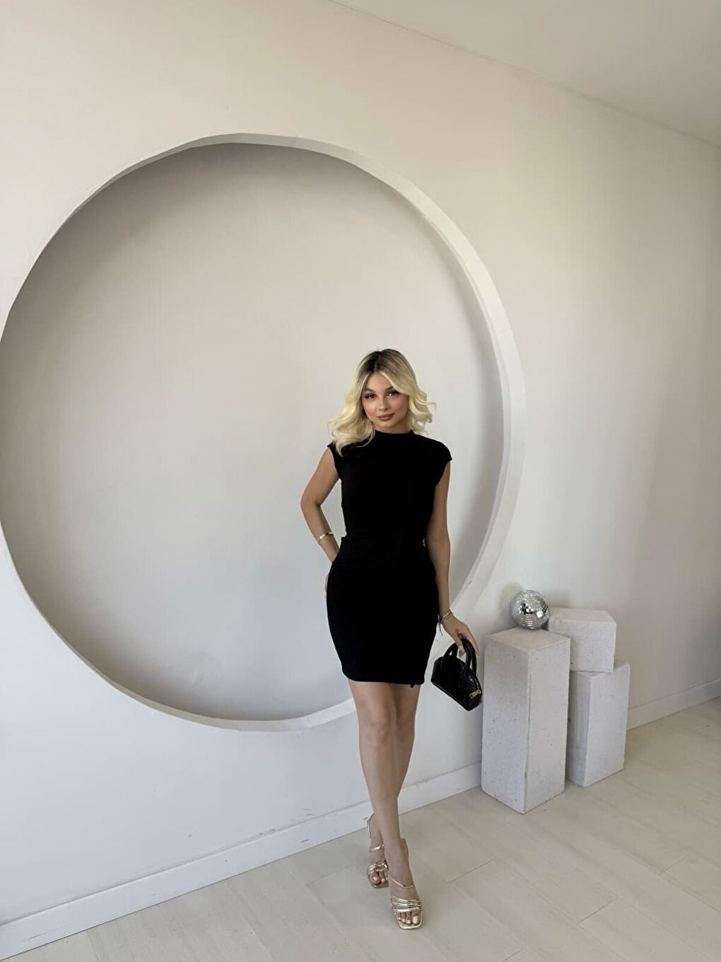 Siyah Kadın Kısa Kap Kollu Bisiklet Yaka Belden Bağlamalı Modal Mini Elbise-3