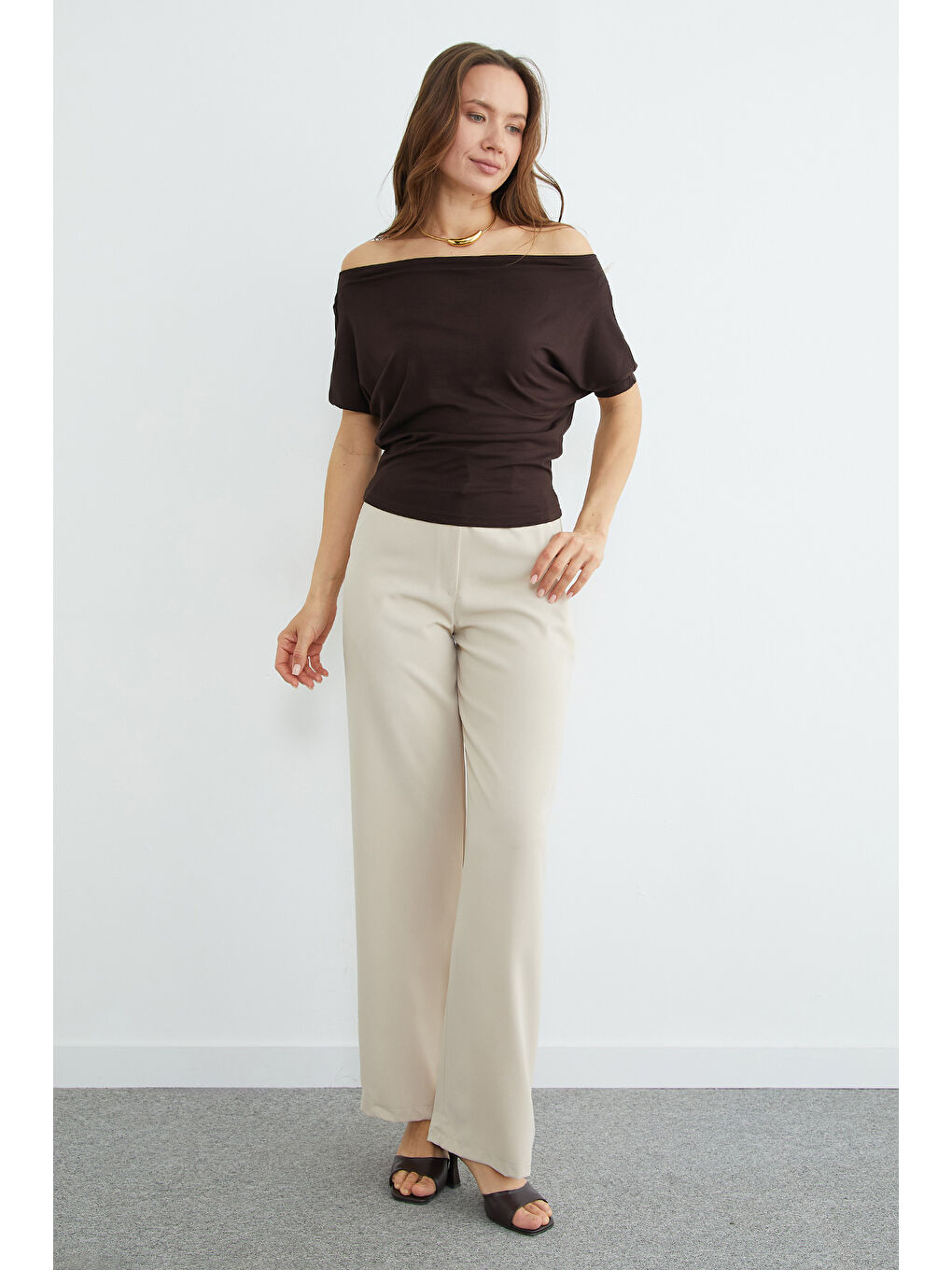 Kahverengi Yarasa Kol Kayık Yaka Bluz-1