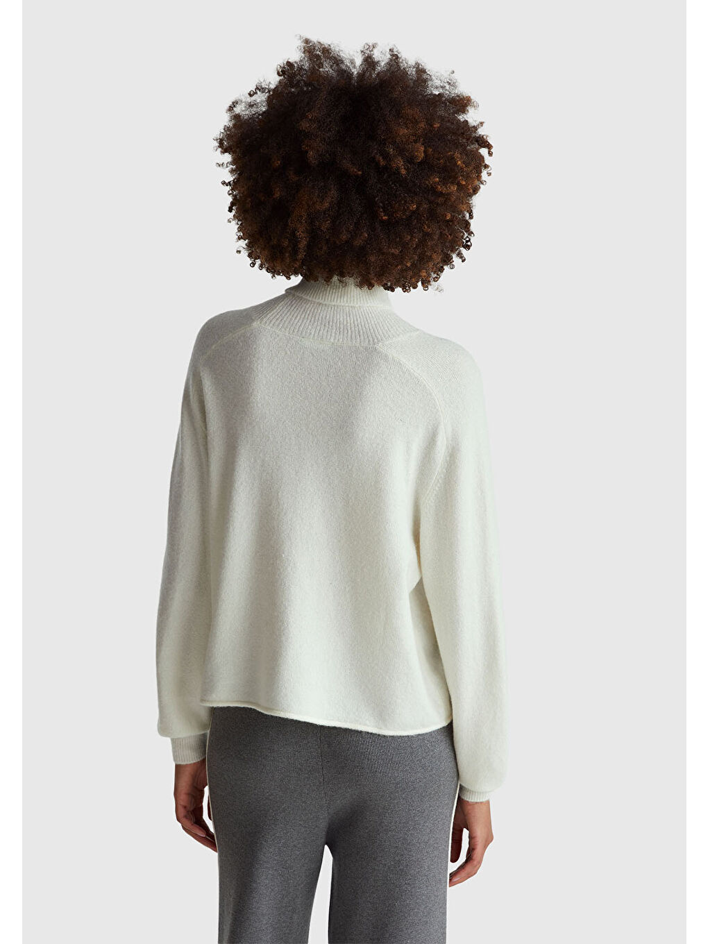 Ekru Kadın Krem Akrilik ve Yün Karışımlı Düşük Omuzlu Balıkçı Yaka Kazak-1