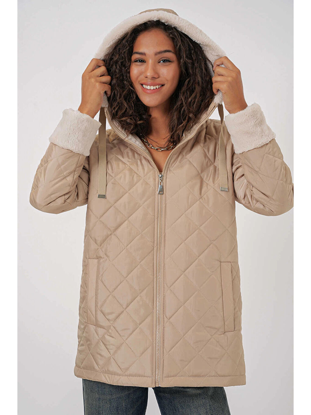 Kadın Bej Kürk Detaylı Astarlı Kapitone Mont HZL25W-BD151971-2