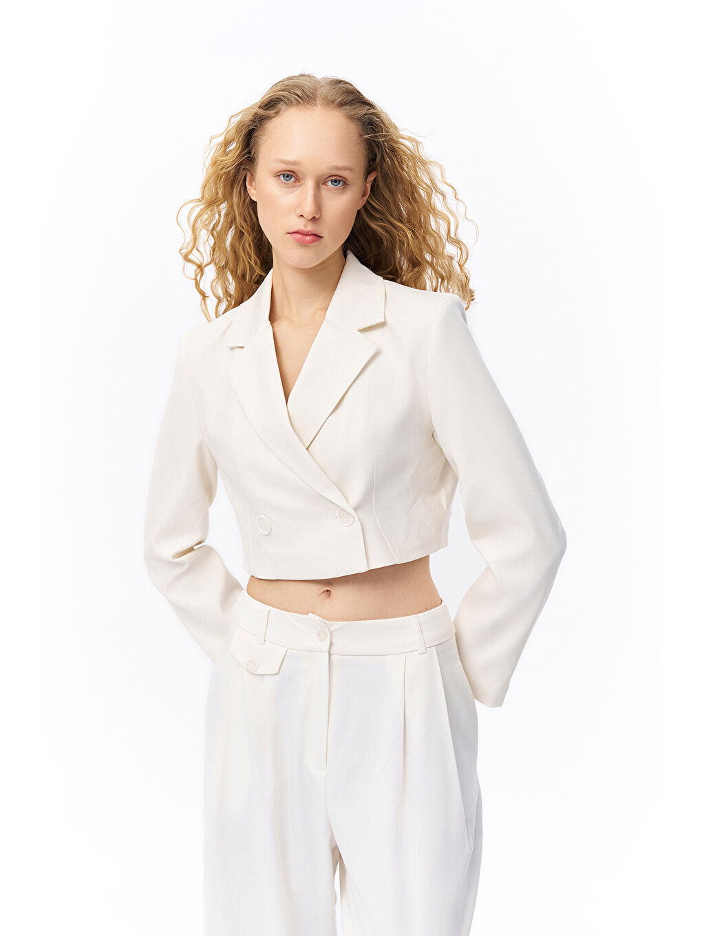 Vatka Detaylı Crop Blazer Ceket Ekru
