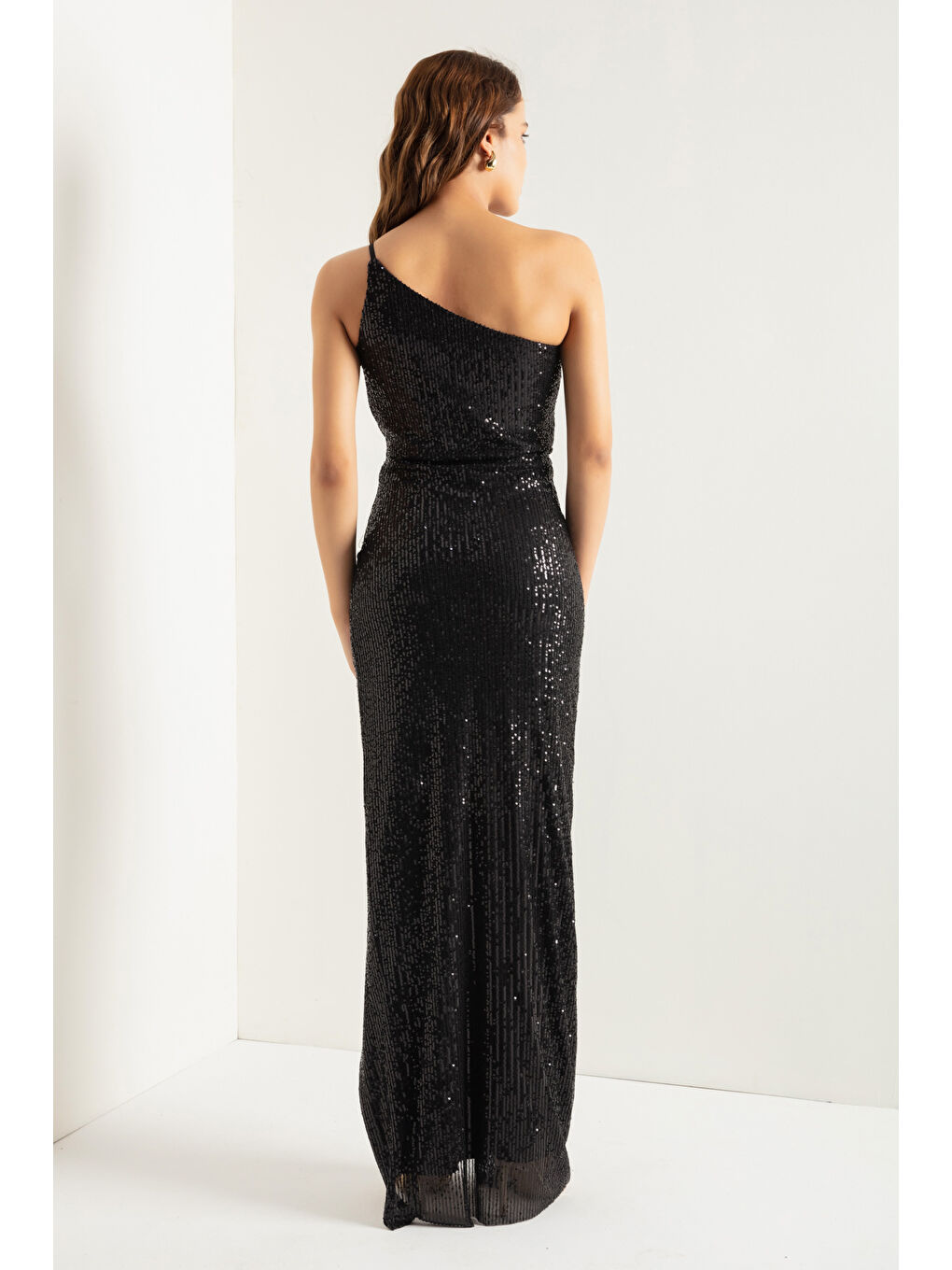 Kadın Siyah Tek Omuzlu Yırtmaçlı Uzun Abiye Elbise-4