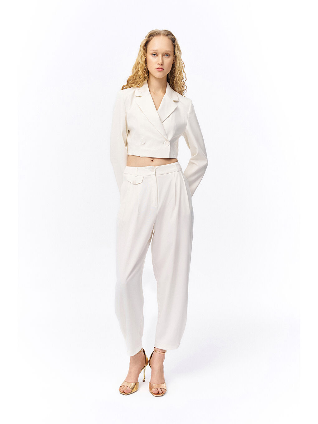 Vatka Detaylı Crop Blazer Ceket Ekru-2