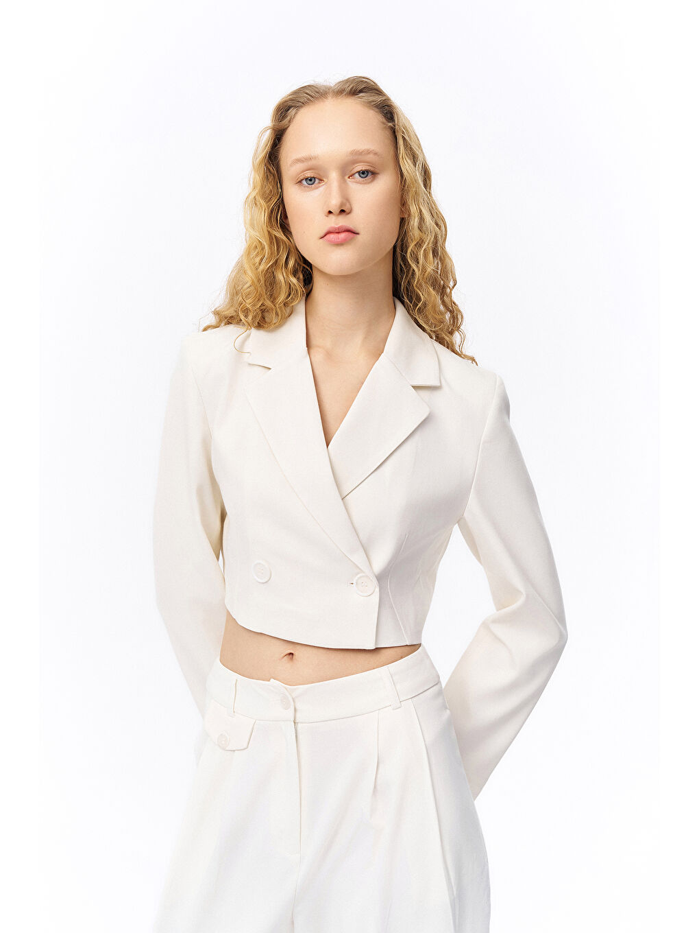 Vatka Detaylı Crop Blazer Ceket Ekru-3