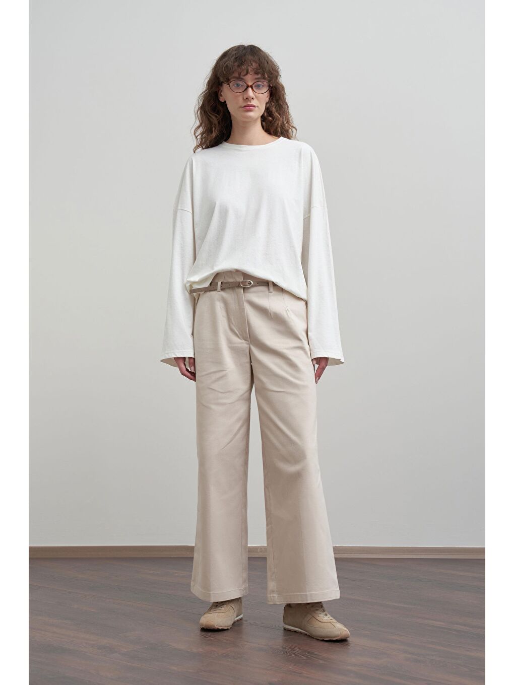 Bej Taş-Kemerli Bol Paça Pantolon