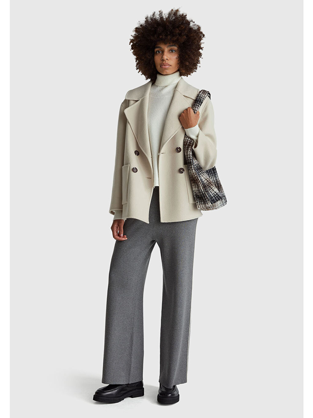 Ekru Kadın Krem Akrilik ve Yün Karışımlı Düşük Omuzlu Balıkçı Yaka Kazak-3