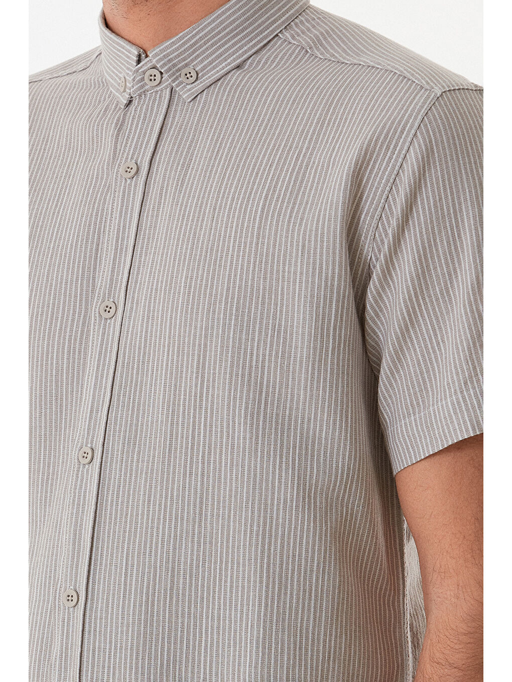 Bej Çizgili Düğmeli Kısa Kollu Gömlek-3