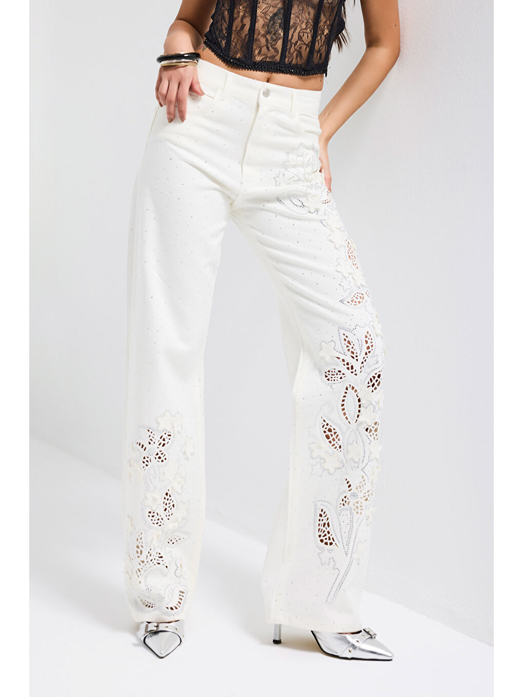 Kadın Kırık Beyaz T-7s6-101 Loose Fit Nakış ve Dantel Detaylı Özel Tasarım Denim Jean-4