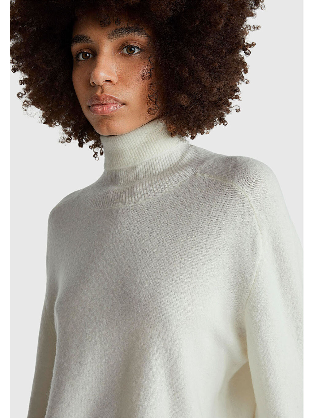 Ekru Kadın Krem Akrilik ve Yün Karışımlı Düşük Omuzlu Balıkçı Yaka Kazak-4