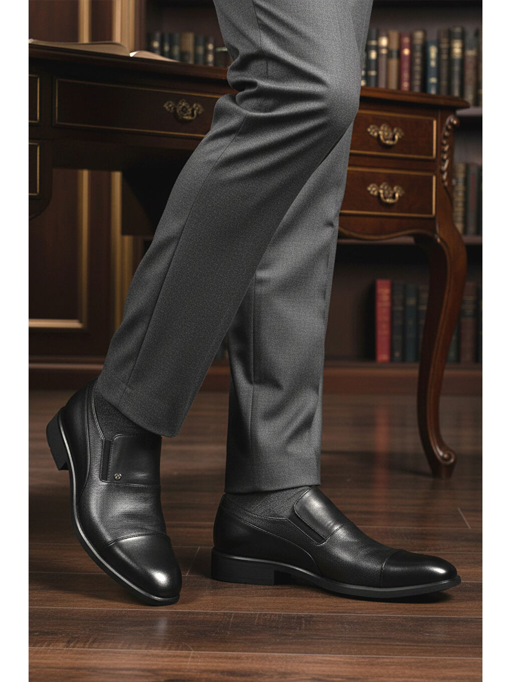 Siyah Hakiki Deri Erkek Klasik Ayakkabı 00811-26K M-2