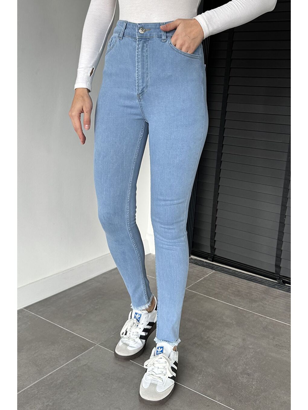 Mavi Kadın Yüksek Bel Paça Püsküllü Dar Kesim Jean Jean Pantolon