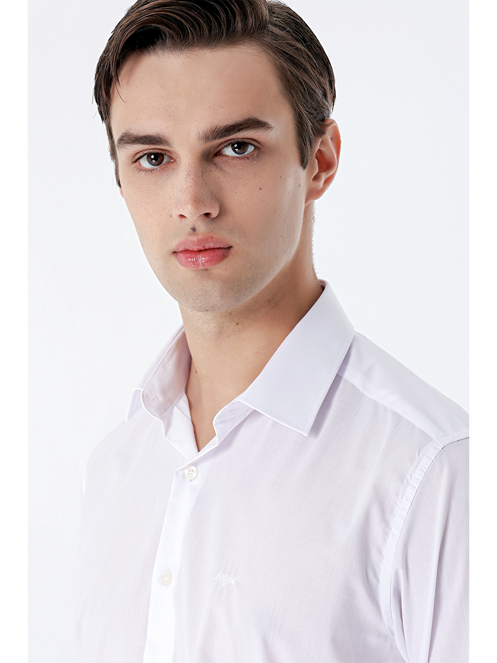 Beyaz Klasik Yaka Uzun Kol Cepsiz Slim Fit Basic Pamuklu Gömlek 1004255059-3