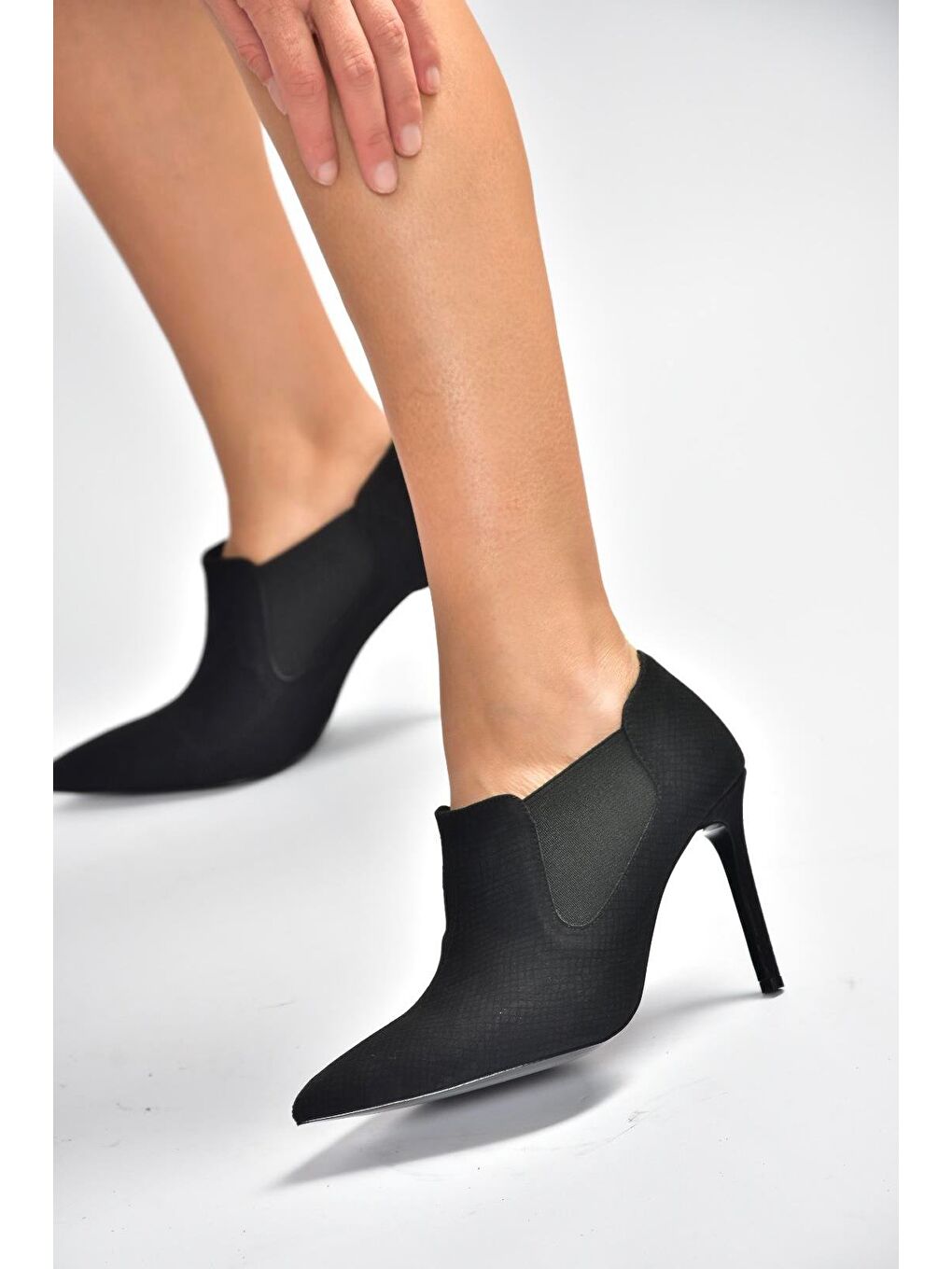 Siyah Kadın Topuklu Ayakkabı V820205207-3