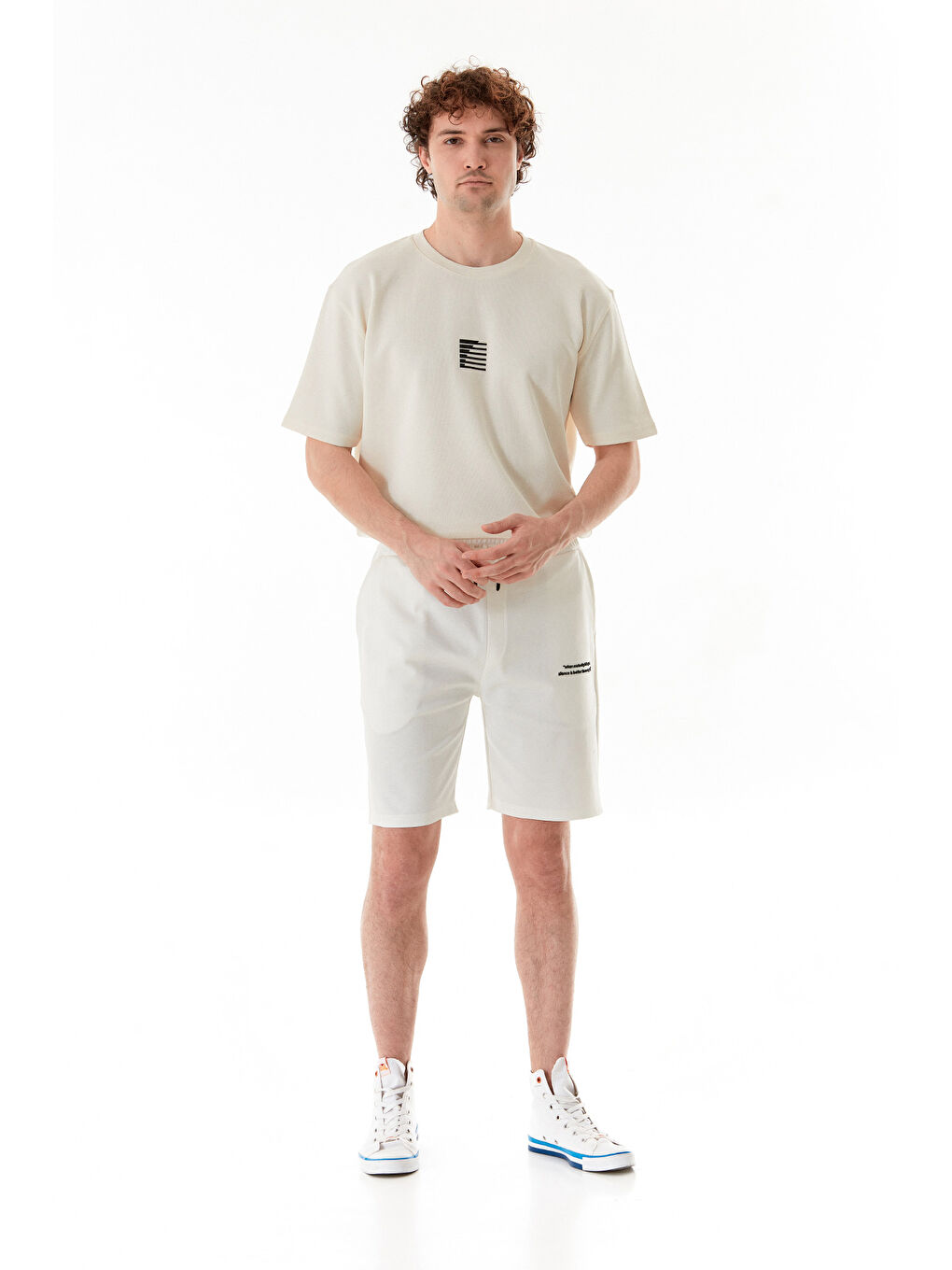 Ekru Yazı Kabartmalı Beli Bağcıklı Şort-2