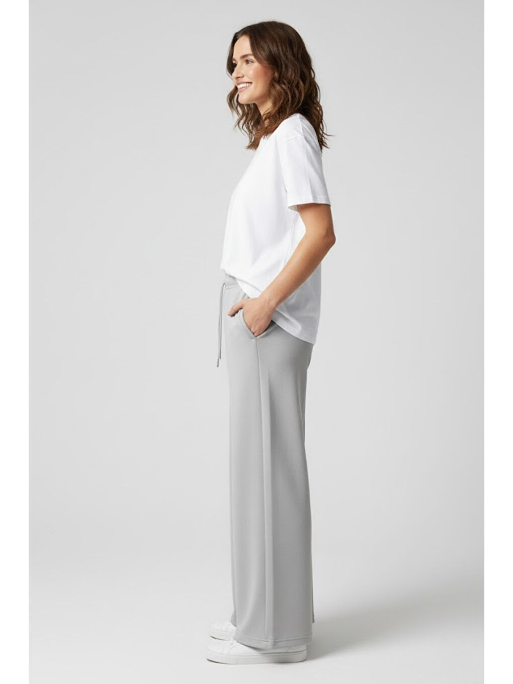 Gri Kadın Yumuşak Hafif Nefes Alabilen Kumaş Geniş Paça Pantolon – Rahat Kalıp – Yüksek Bel – Grey-1