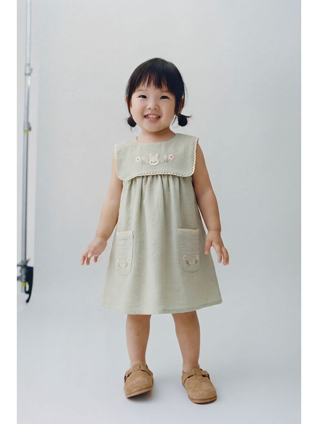 Kız Çocuk Pamuklu Yeşil Tavşan Nakışlı Cepli Elbise