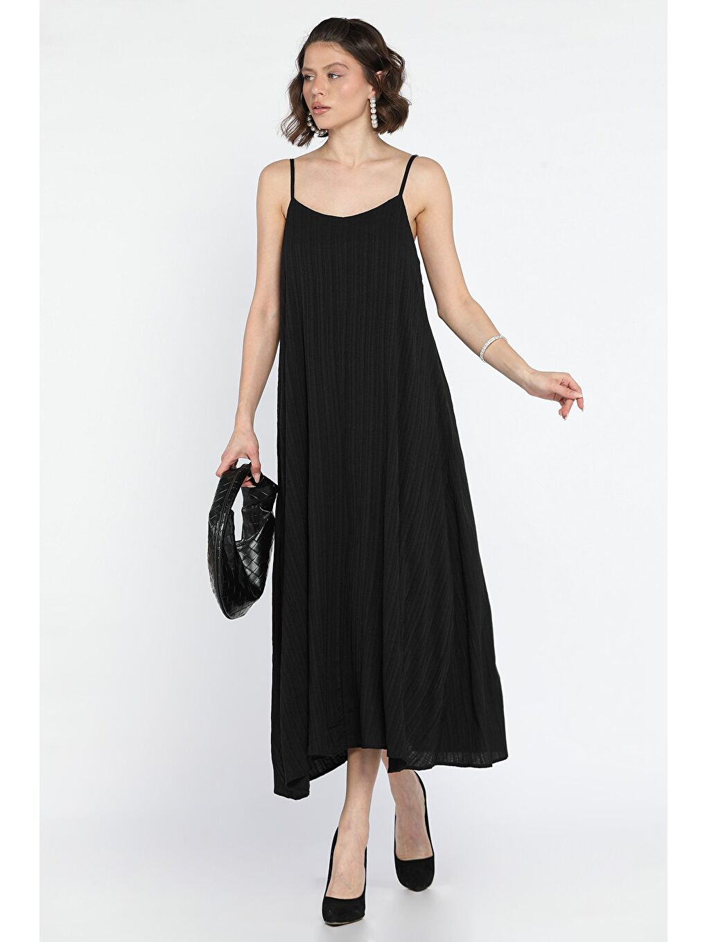 Siyah Kadın Ayarlanabilir Askılı Bol Kesim Elbise