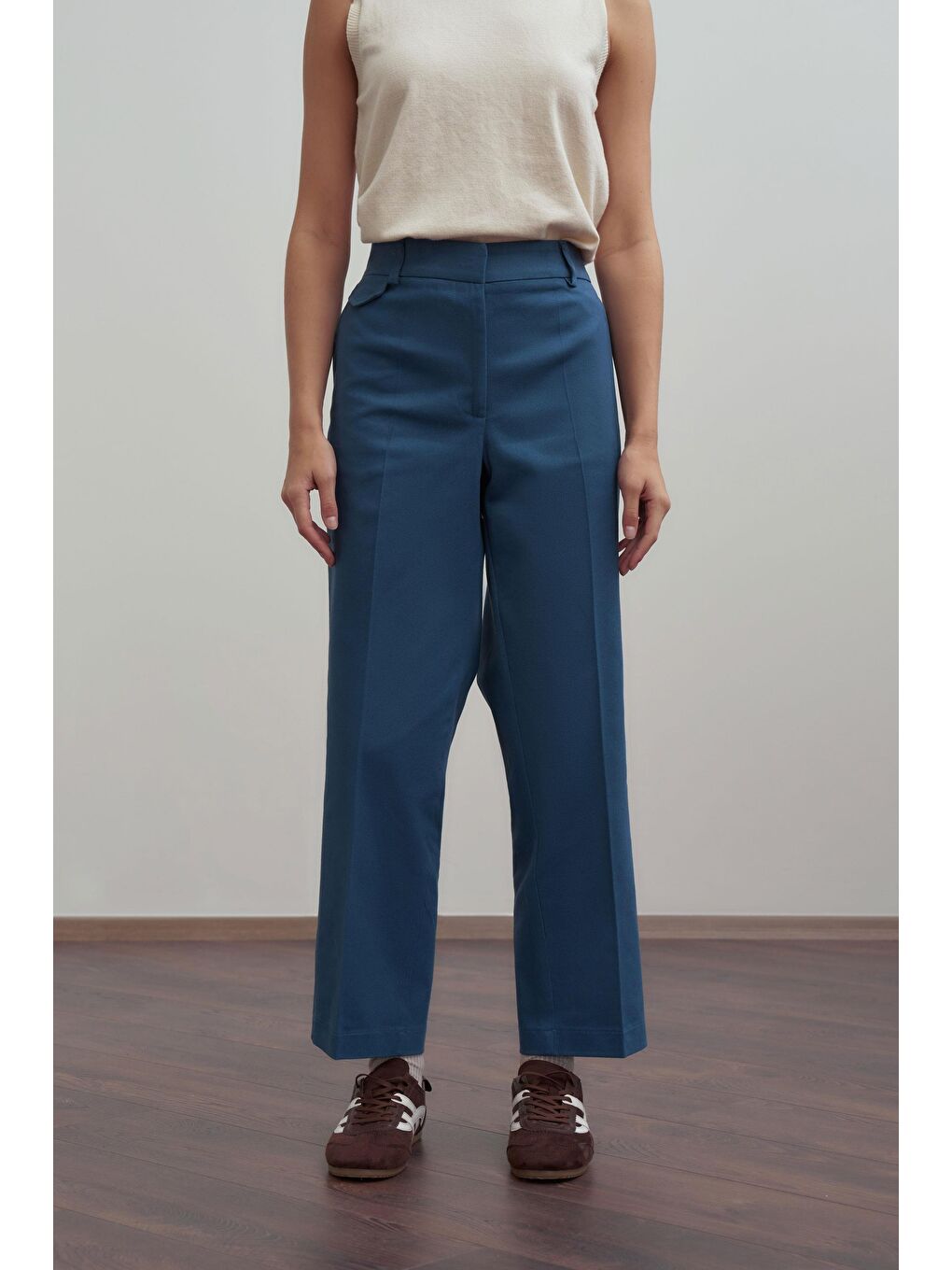 İndigo-Süs Cep Kapaklı Pensli Havuç Pantolon-2