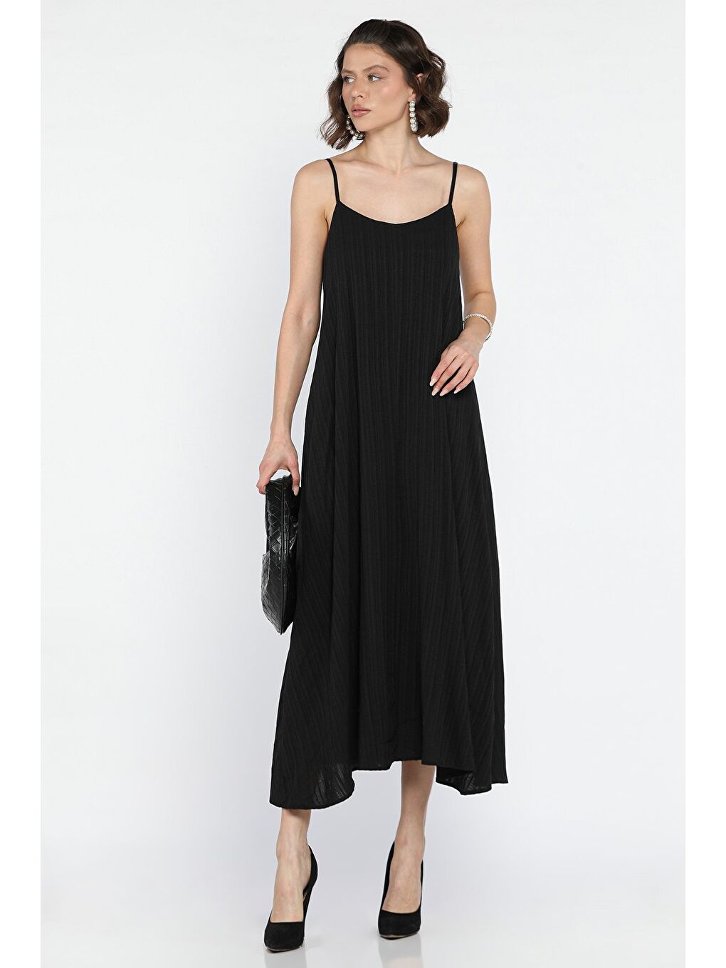 Siyah Kadın Ayarlanabilir Askılı Bol Kesim Elbise-1