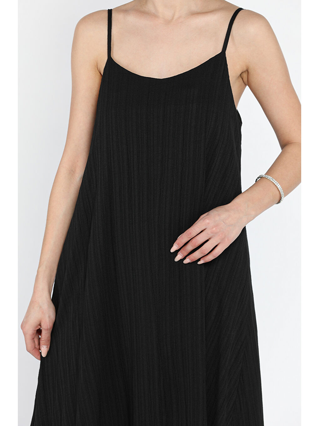 Siyah Kadın Ayarlanabilir Askılı Bol Kesim Elbise-3