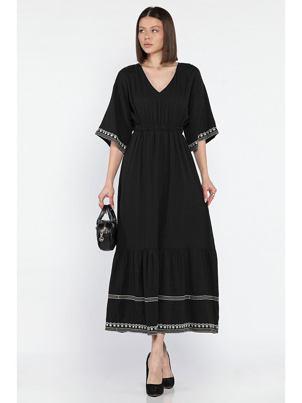 Siyah Kadın V Yaka Bel Lastikli Nakış Detaylı Salaş Elbise-1