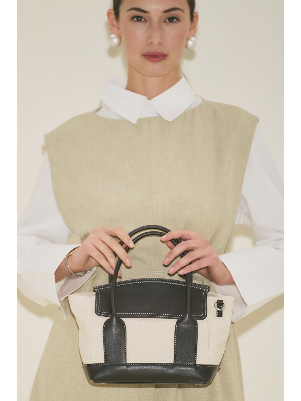 Ruth Kapaklı Mini Kanvas Çanta Siyah-4