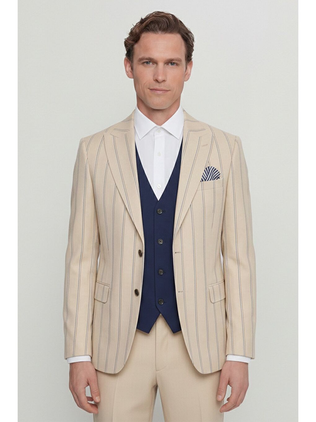 Bej Suit With Vest Hat Prnt