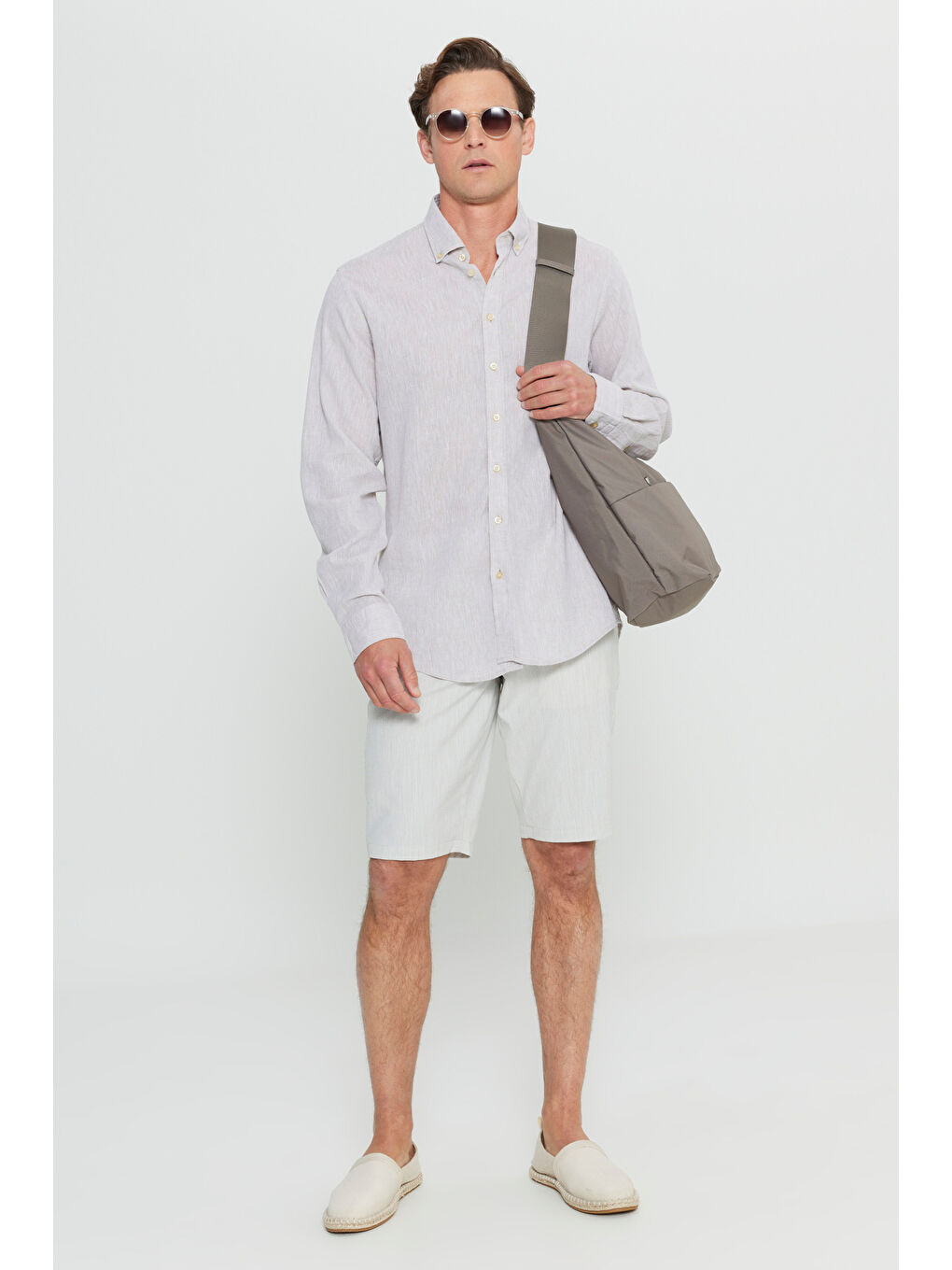 Erkek Bej Pamuklu Keten Comfort Fit Rahat Kesim Düğmeli Yaka Armürlü Gömlek-1