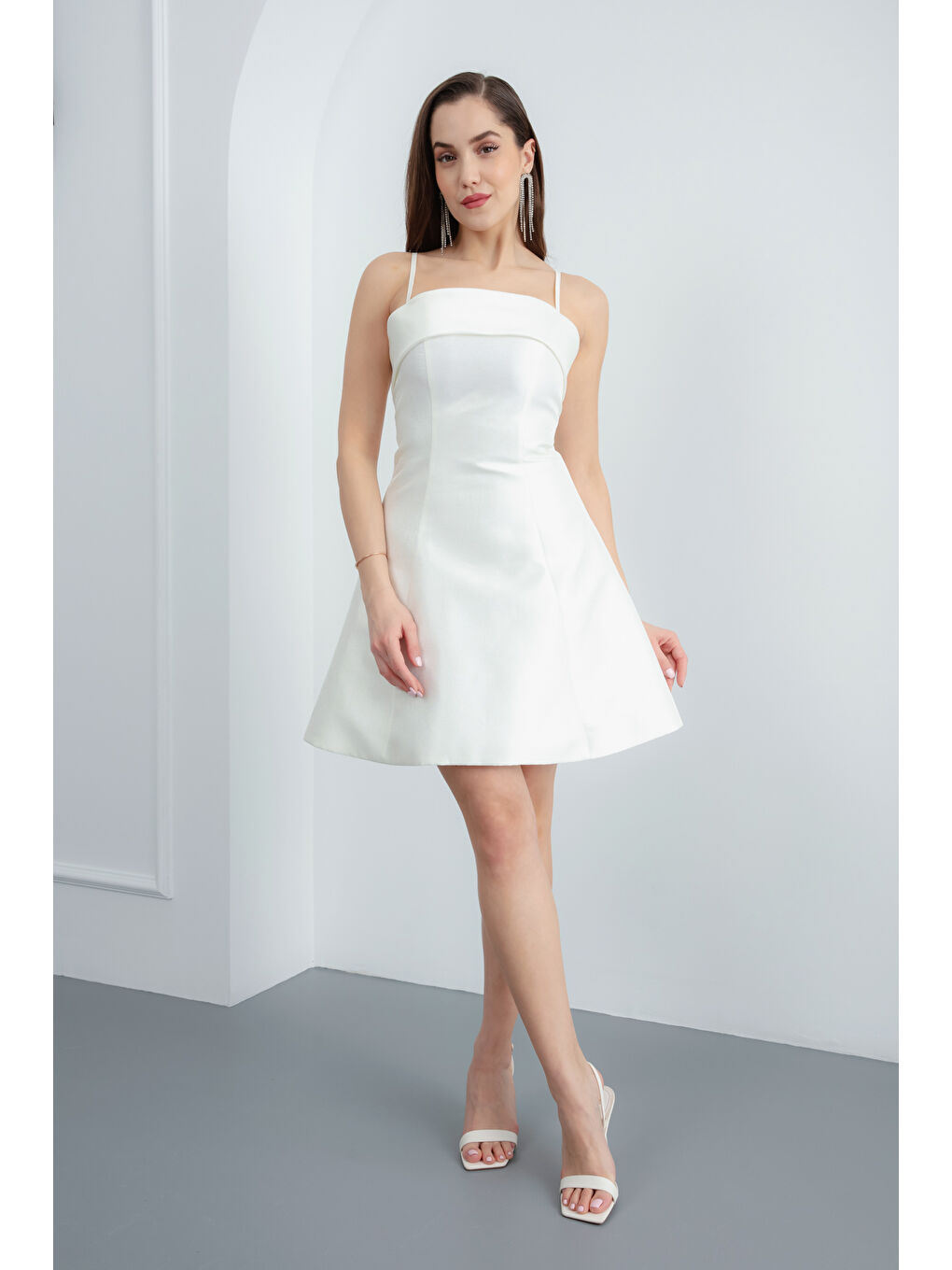 Kadın Ekru İnce Askılı Mini Mezuniyet Elbisesi