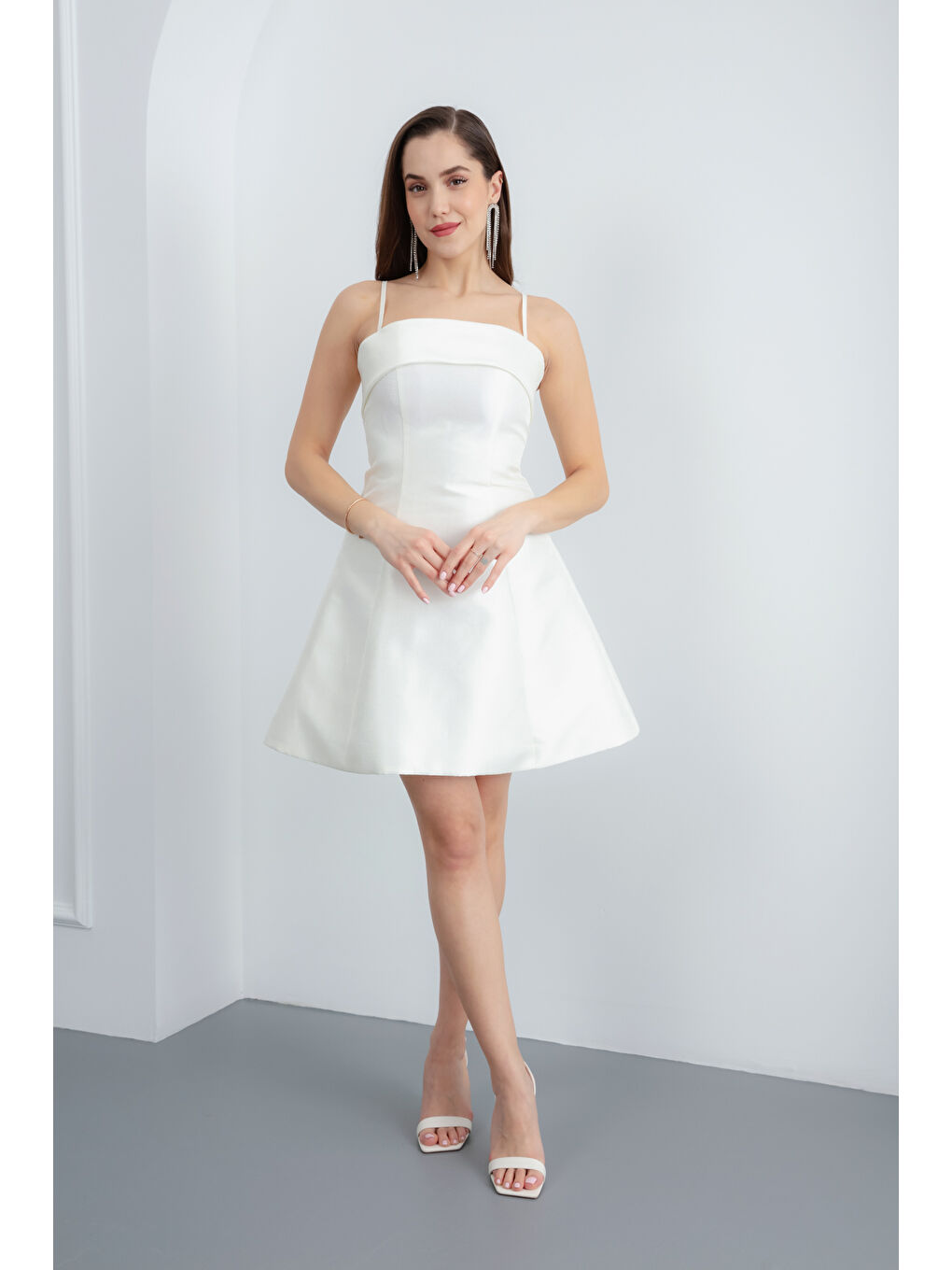 Kadın Ekru İnce Askılı Mini Mezuniyet Elbisesi-3