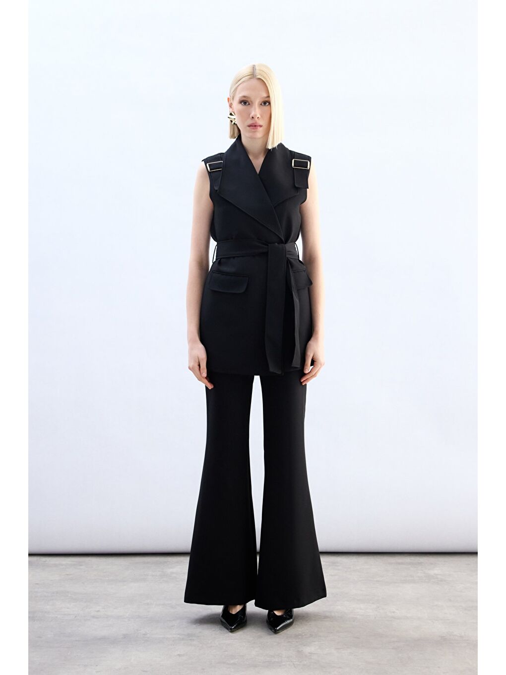 Omuz Aksesuarlı Kuşaklı Yelek - Siyah-3