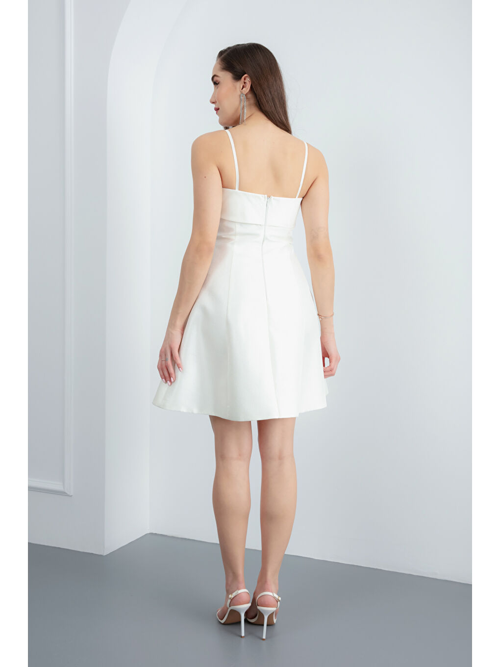 Kadın Ekru İnce Askılı Mini Mezuniyet Elbisesi-4