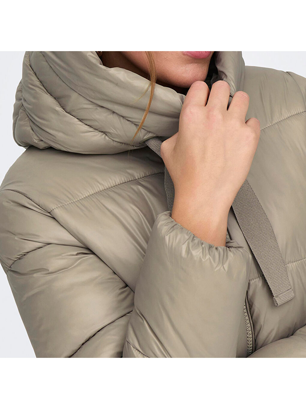 New Scarlett Hood Puffer Kadın Siyah Kapüşonlu Mont-3