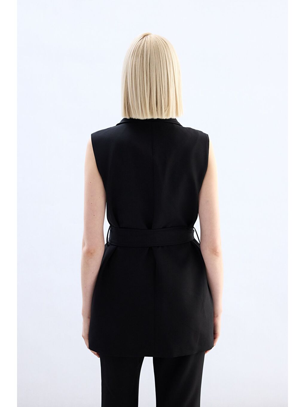 Omuz Aksesuarlı Kuşaklı Yelek - Siyah-6