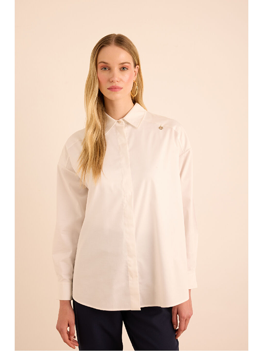 Beyaz Sırtı Volan Detaylı Pamuk Gömlek-5