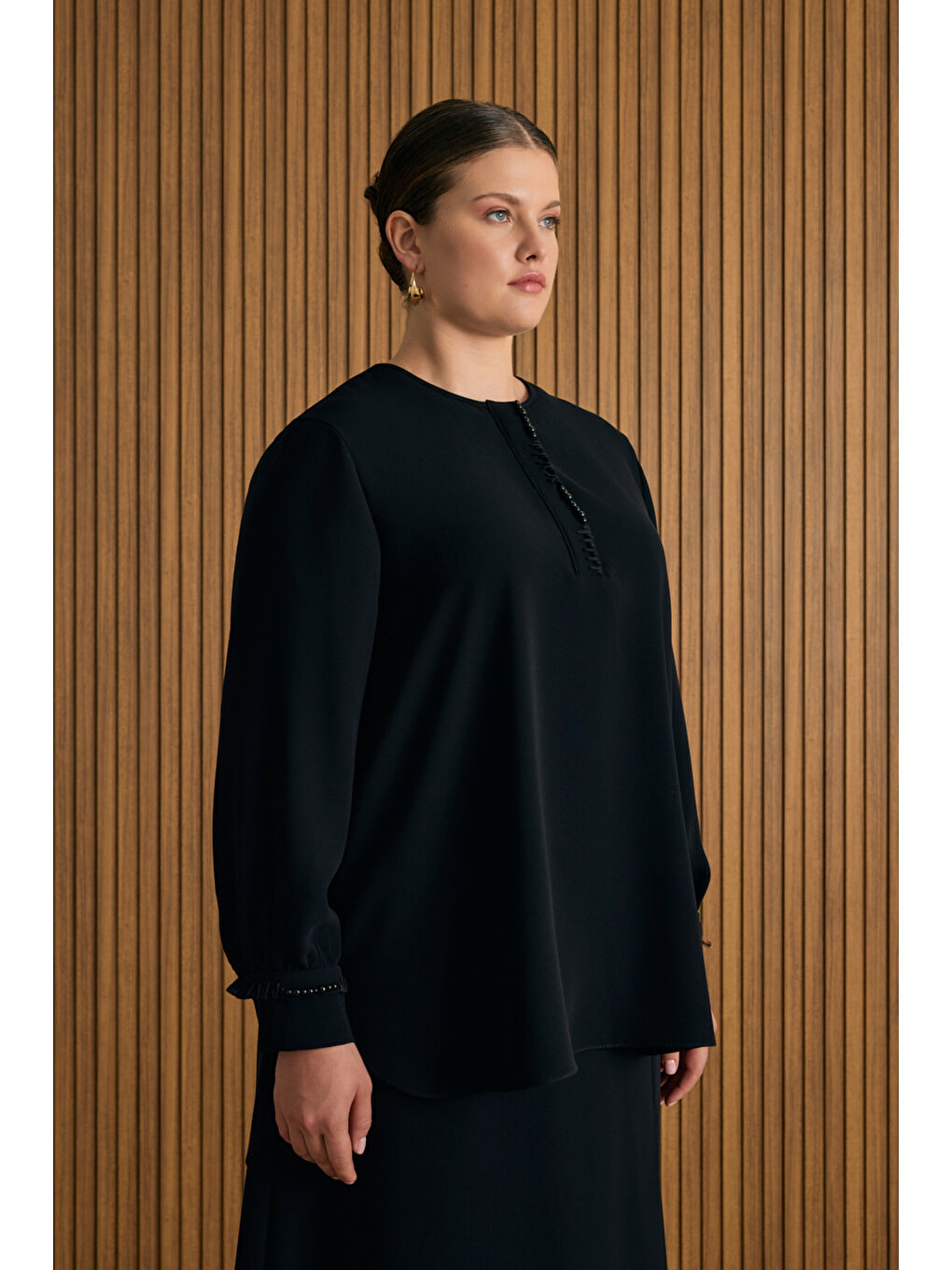 Siyah İşleme Detaylı Bluz-1