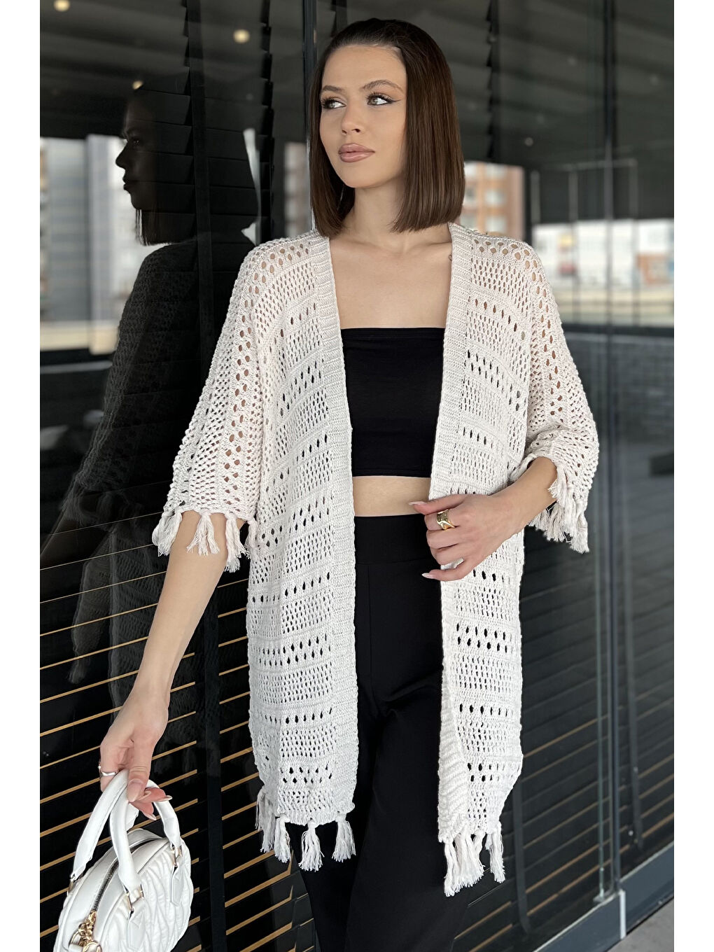 Bej Püskül Detaylı Ajurlu Salaş Triko Hırka